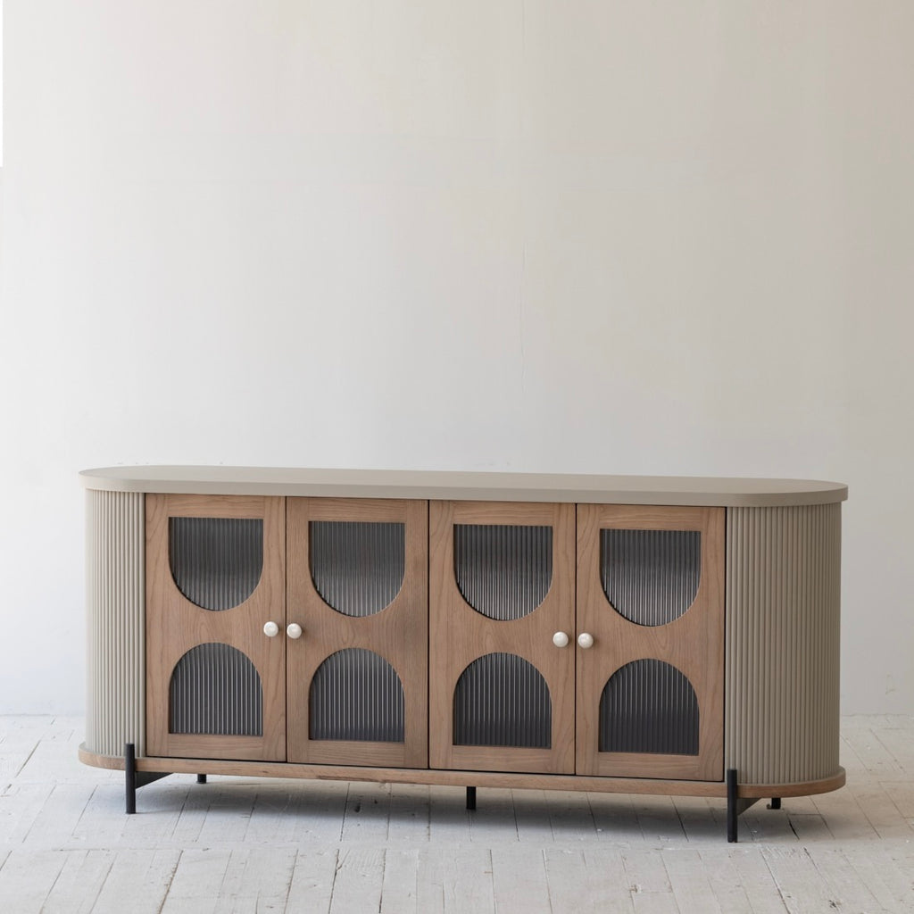 Sideboard „Lunara“ – Aus Eichenholz, Birke, Stahl und Glas