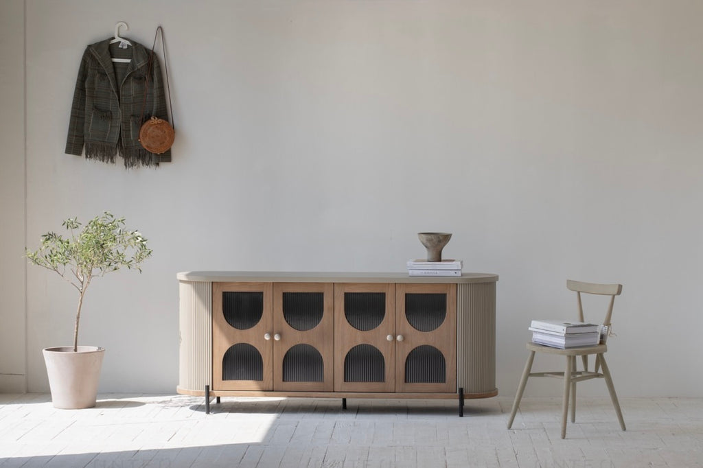 Sideboard „Lunara“ – Aus Eichenholz, Birke, Stahl und Glas