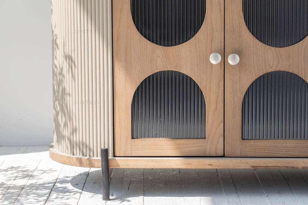 Sideboard „Lunara“ – Aus Eichenholz, Birke, Stahl und Glas