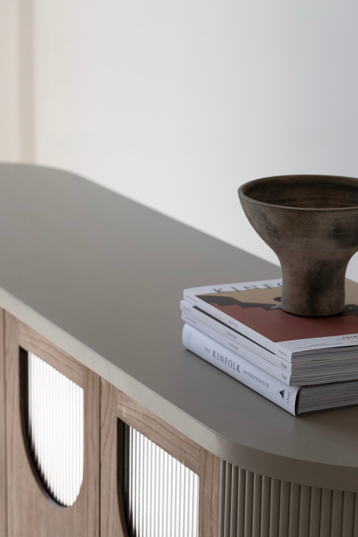 Sideboard „Lunara“ – Aus Eichenholz, Birke, Stahl und Glas