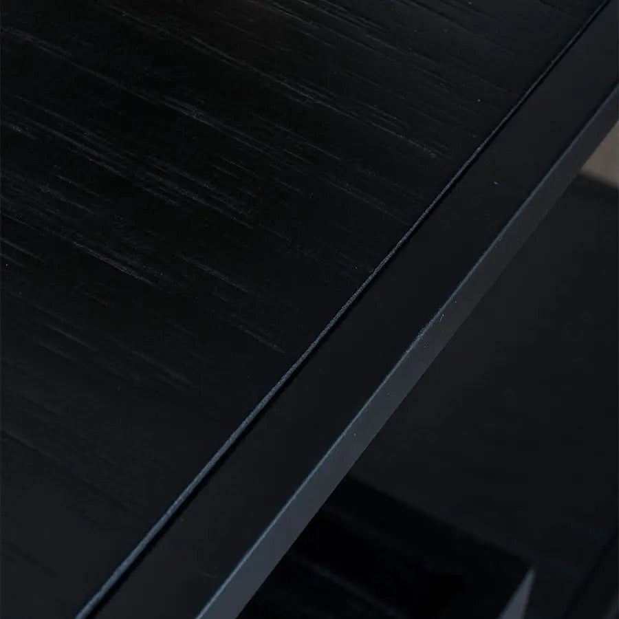 Regal „Huub“ – Schwarzes Regal aus Mangoholz & Metall