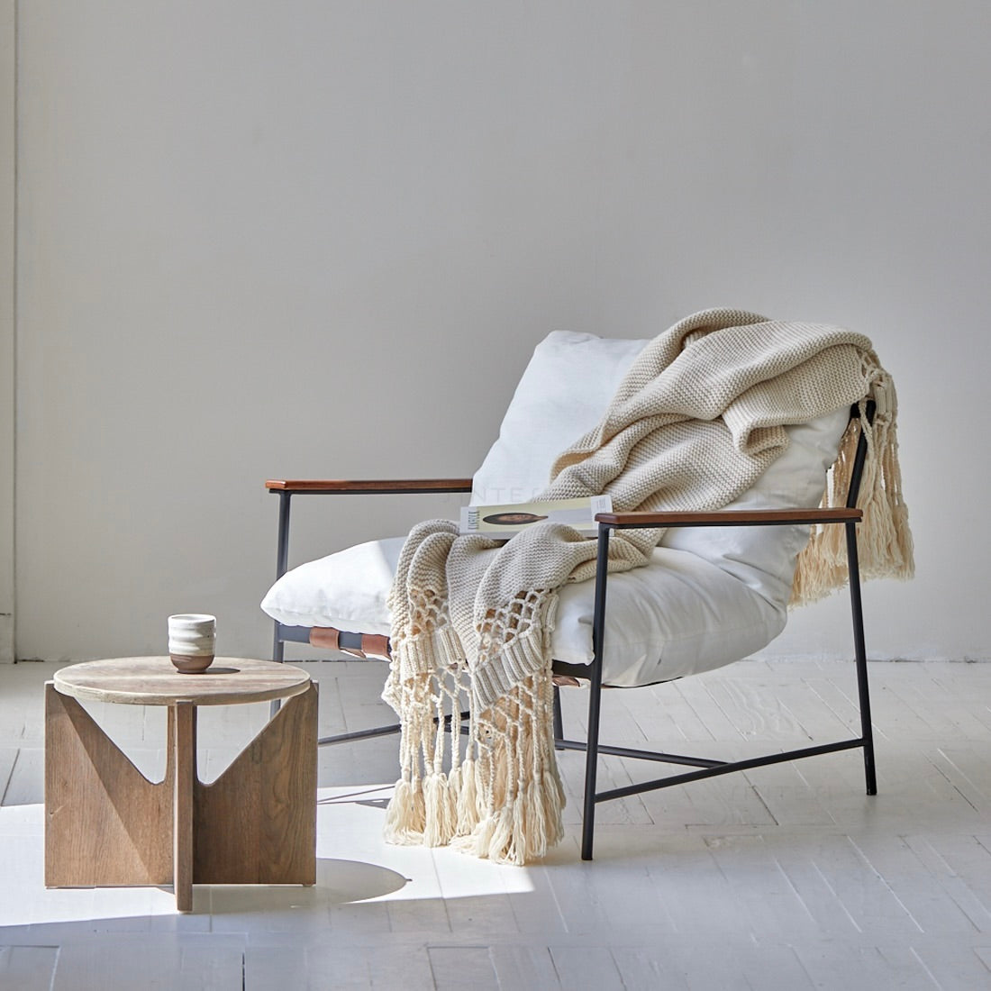 Lounge Sessel „Opal“ – Aus Eichenholz, Stoff, Leder und Stahl