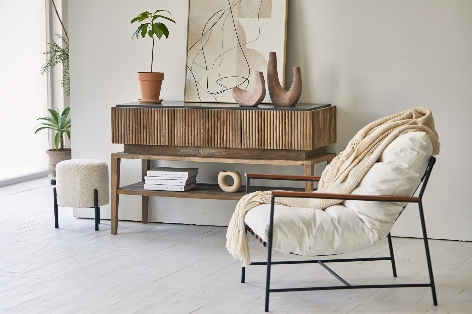Lounge Sessel „Opal“ – Aus Eichenholz, Stoff, Leder und Stahl