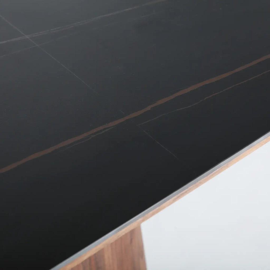 Esstisch „Dinsac“ – Schwarze Keramik & Holz